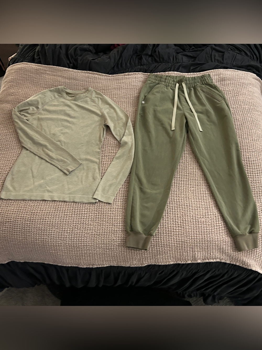 FIGS Heather Olive Joggers & Sand Underscrub Set - Picture 2 of 11